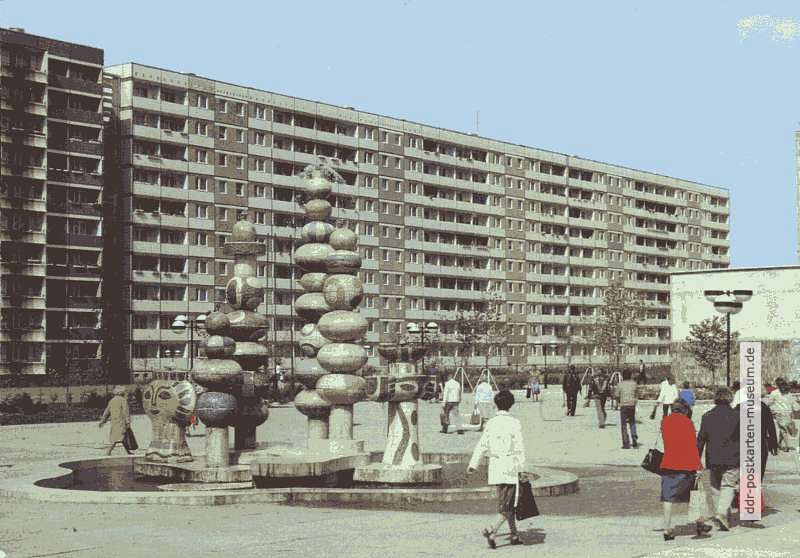 Paul-Markowski-Platz mit Märchenbrunnen - 1984