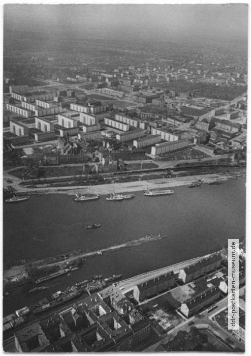 Luftbild mit Blick über die Elbe zum Neubauviertel Jakobstraße - 1975