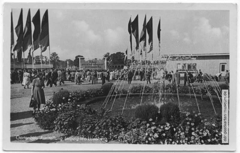 Eingang der Gartenbau-Ausstellung der DDR - 1954