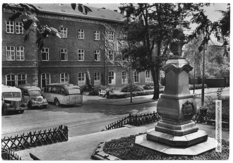 Porzellan-Manufaktur und Böttger-Denkmal - 1958