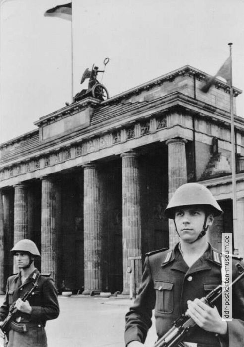 Grenzsoldaten der NVA am antifaschistischen Schutzwall auf Friedenswacht - 1964