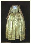 Historisches Museum Dresden - Damenkleid aus gelbem Seidenatlas mit Klöppelspitze, Mieder und Überrock, um 1610 Sächsische Arbeit - 1982