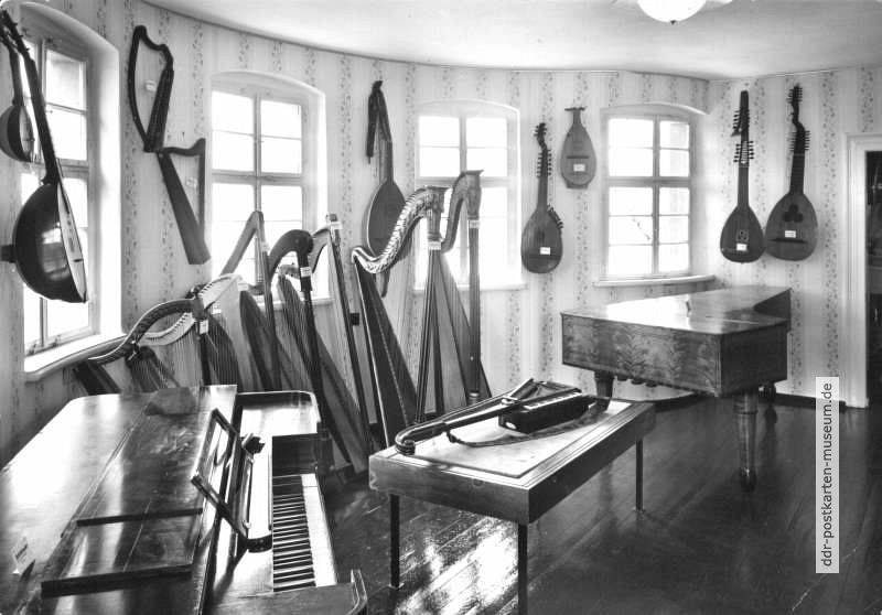 Musikinstrumenten-Museum, Domras Harfen und Baßlauten - 1978