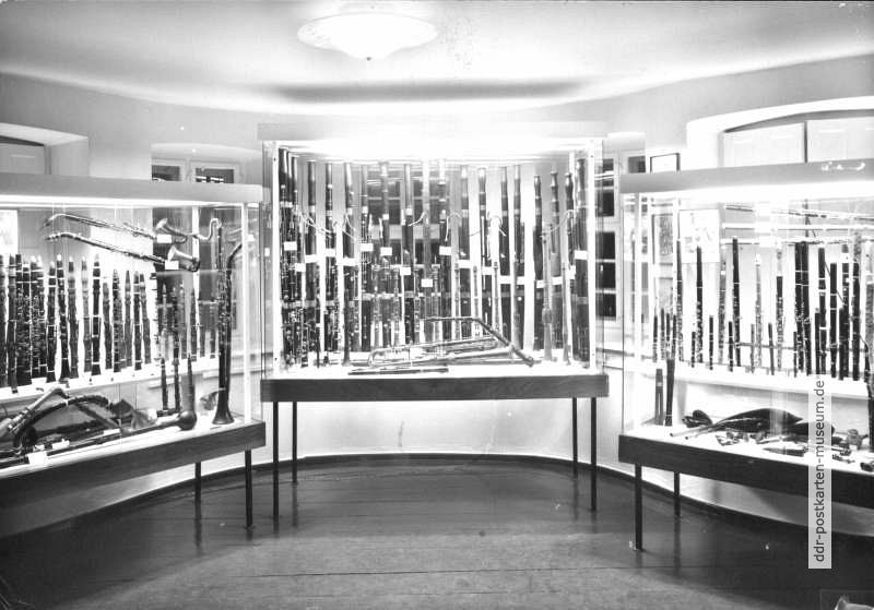 Musikinstrumenten-Museum, Blick ins Zimmer der Holzblasinstrumente - 1979