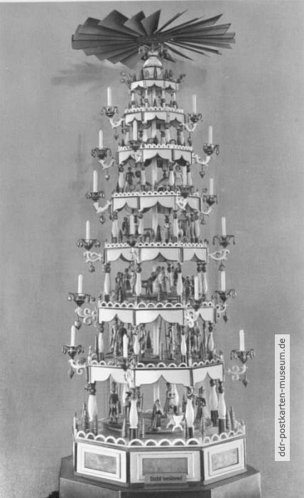 Älteste Seiffener Pyramide - 120 Jahre alt, 2,50 Meter hoch - 1954