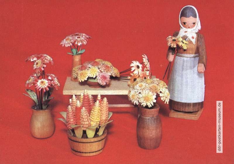 Neue Volkskunstformen - Blumenverkäuferin in Span-Drechseltechnik - 1983