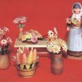 Neue Volkskunstformen - Blumenverkäuferin in Span-Drechseltechnik - 1983