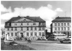 Marktplatz mit Sparkasse und Hotel "Goldene Kugel" - 1967