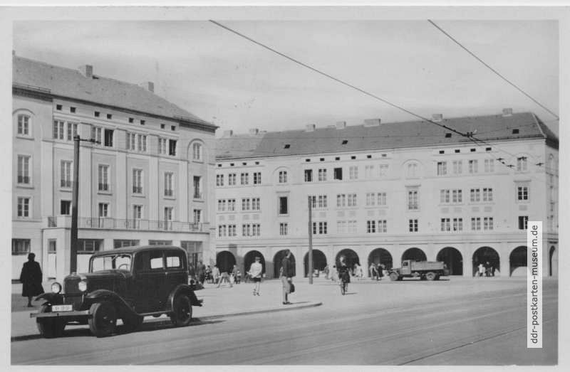 Vorkriegs-Personenkraftwagen in Dessau, 1954