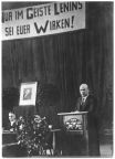 Ernst Thälmann spricht zu den Delegierten des 11. KPD-Parteitages 1927 in Essen - 1974