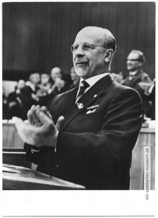 VI. Parteitag der SED 1963 in Berlin, Staatsratsvorsitzender Walter Ulbricht am Rednerpult- 1963