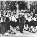 Wilhelm Pieck feiert mit Jungen Pionieren den Internationalen Kindertag am 1. Juni - 1970