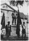 Junge Pioniere bei der Ehrenwache am Lenin-Denkmal in Eisleben - 1969