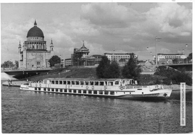 Fahrgastschiff "Sanssouci", Lange Brücke und Nikolaikirche - 1966