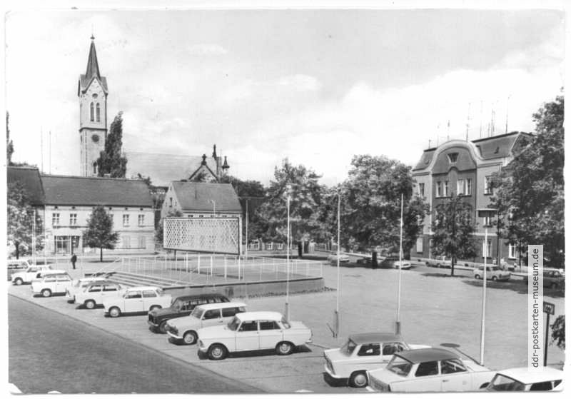 Marktplatz mit Blick zur Kirche - 1977