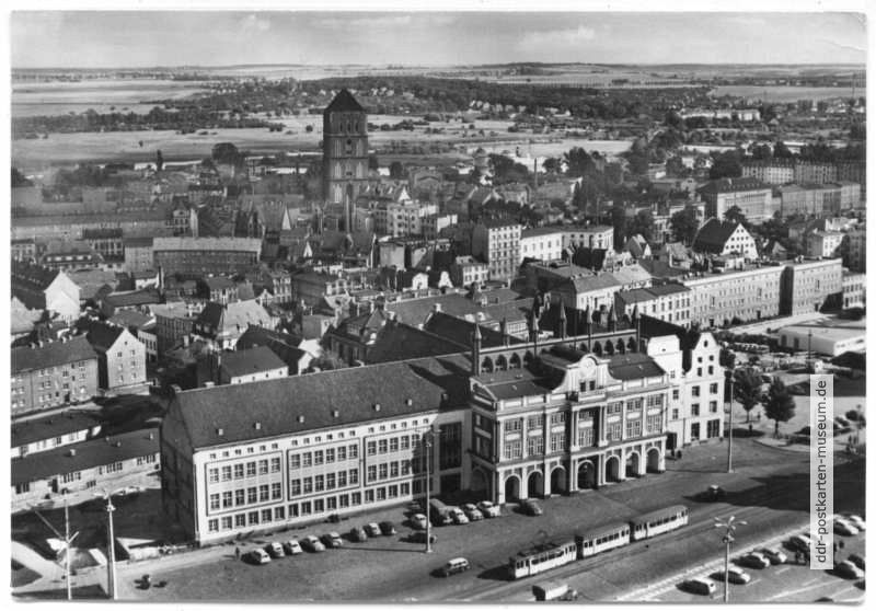 Blick auf das Rathaus am Ernst-Thälmann-Platz - 1966