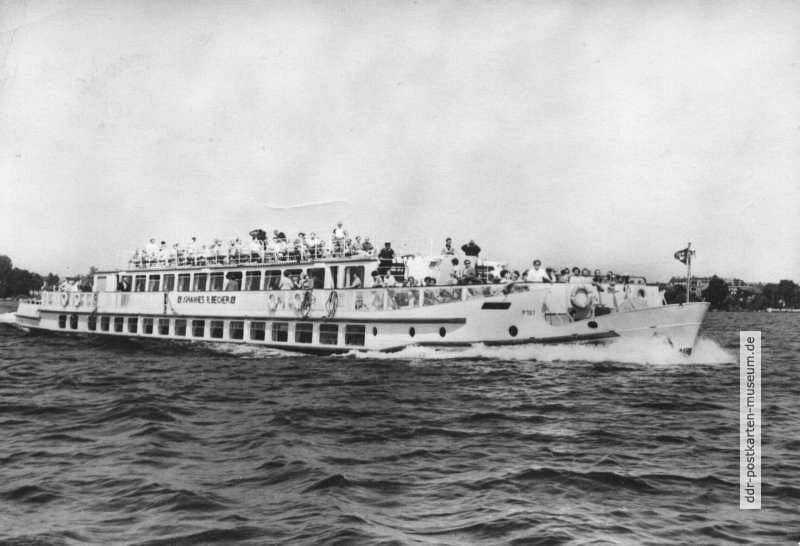 Luxusfahrgastschiff "Johannes R. Becher" auf dem Berliner Müggelsee - 1962