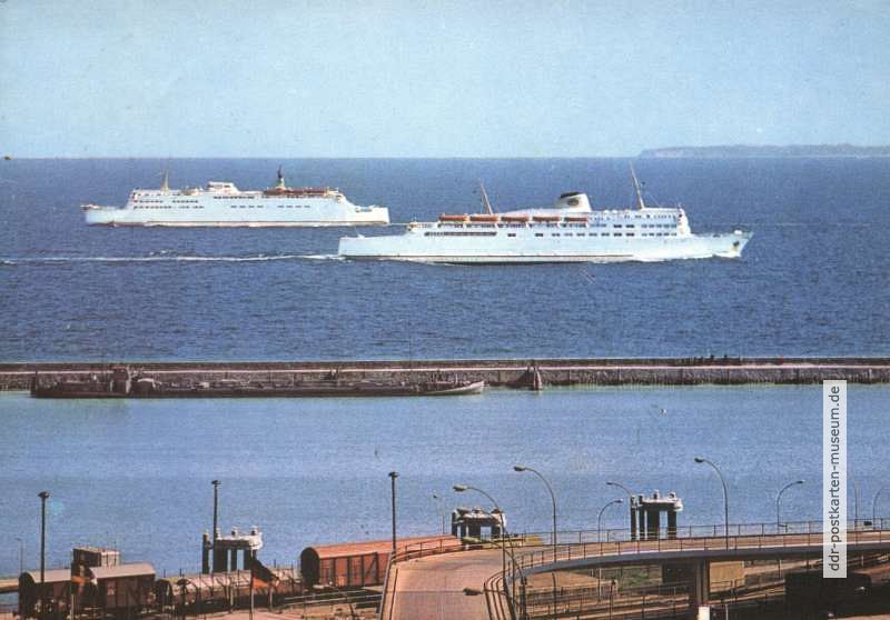 Begegnung der schwedischen Fährschiffe "Skane" und "Trelleborg" vor Saßnitz - 1971
