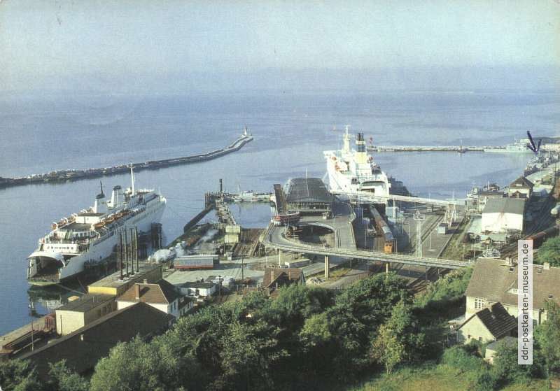 Fährhafen Saßnitz mit Schweden-Fährschiffen - 1985