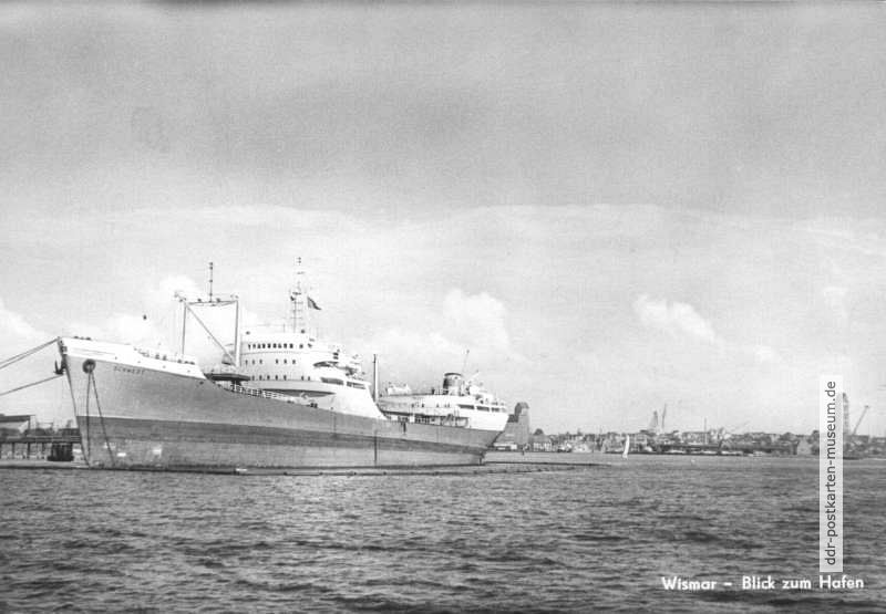 Blick zum Hafen von Wismar, Frachtschiff "Schwedt" - 1964