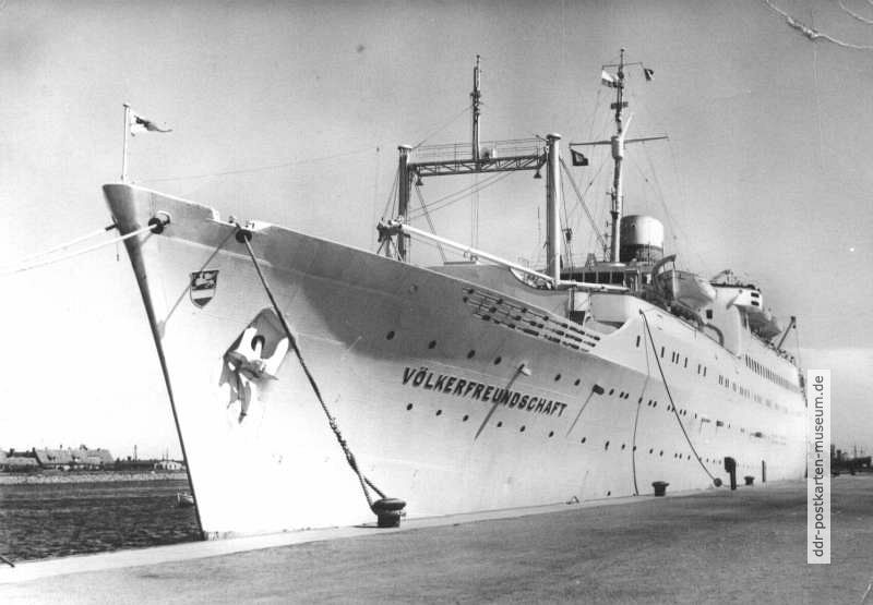 Urlauberschiff "Völkerfreundschaft" in Warnemünde - 1966