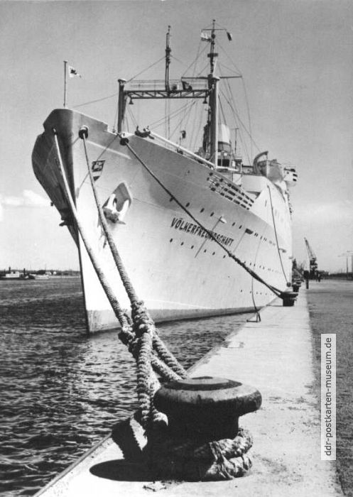 Urlauberschiff "Völkerfreundschaft" im Hafen von Warnemünde - 1966