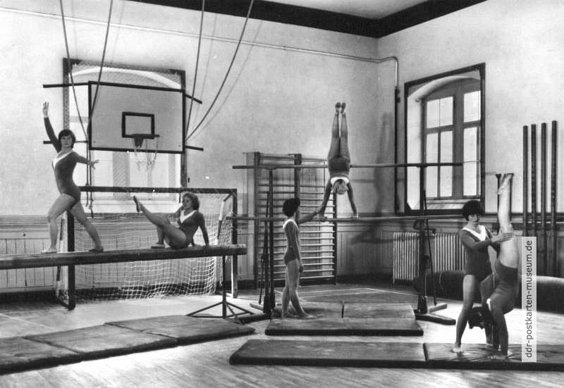 Training der Turngruppe vom Institut für Lehrerbildung in Rochlitz - 1980