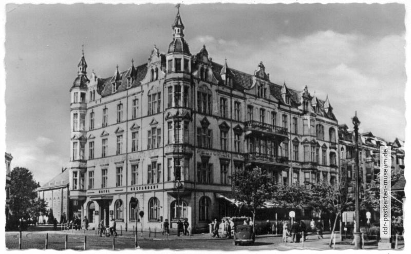 HO-Hotel "Am Bahnhof" - 1958