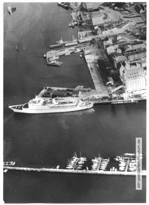 Stralsunder Hafen aus der Vogelperspektive - 1976