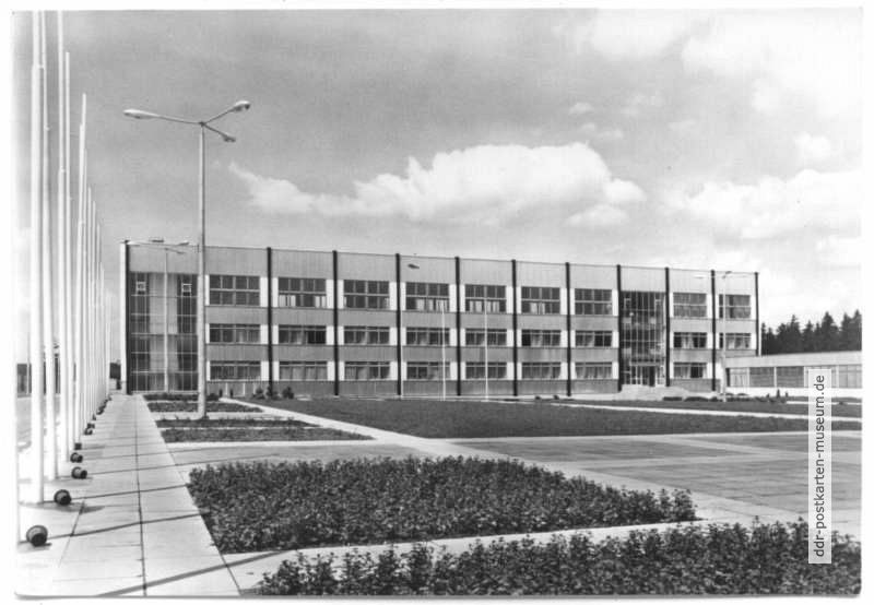 Hauptgebäude am Zentralen Platz der Schießsportanlage - 1971