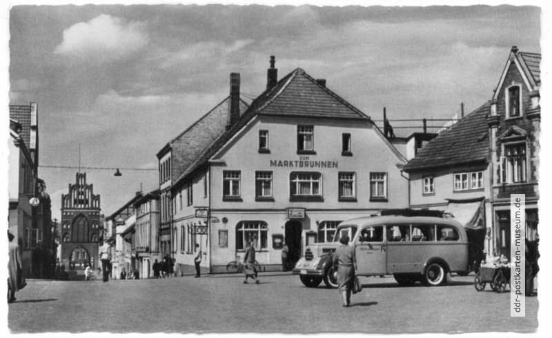 HO-Gaststätte "Zum Marktbrunnen" am Marktplatz - 1961