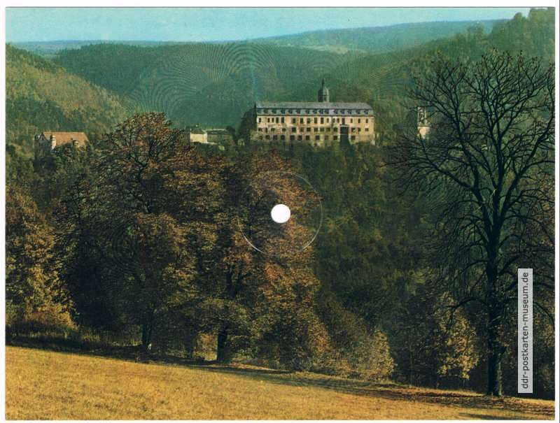 Blick zum Schloß in Schwarzburg mit Musiktitel "Ich hab die gute Laune im Gepäck" von Günter Geißler