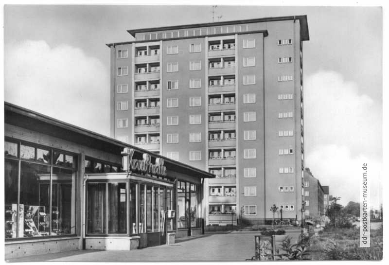 Hochhaus und HO-Kaufhalle an der Eilenburger Straße - 1968