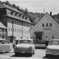 Trabant-Parkplatz vor der Filmbühne in Katzhütte - 1971