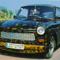 Rot-gelb gestupfter Trabant-Kombi 601 - 1999