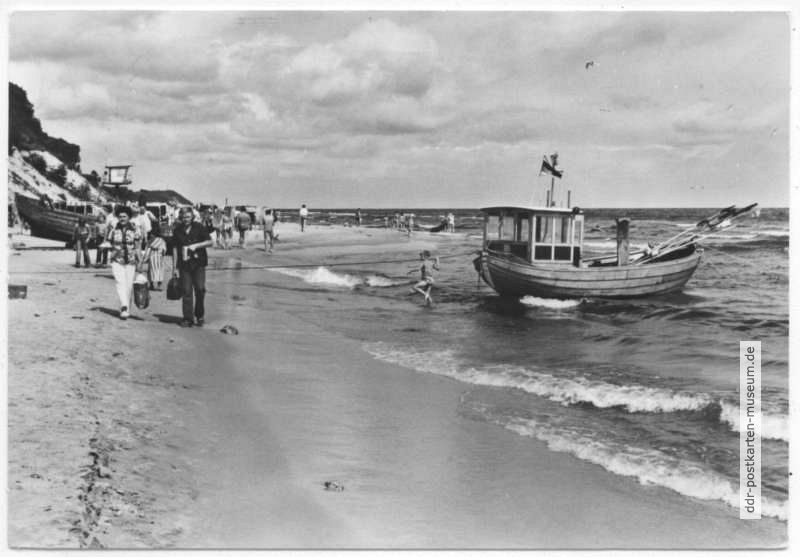 Fischkutter am Strand von Ückeritz - 1982