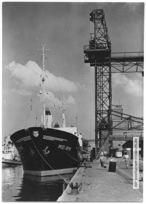 Frachtschiff M.S. "Insel Riems" im Hafen von Wismar - 1969
