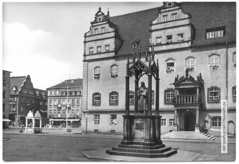 Luther-Denkmal auf dem Markt mit Rathaus und Marktbrunnen - 1970 / 1976