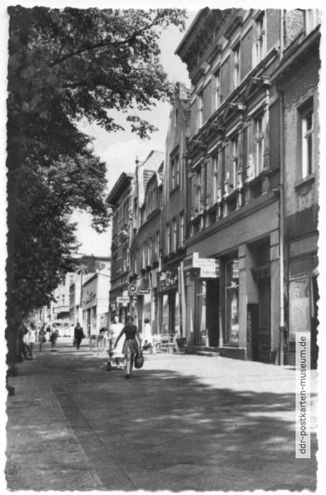 Bahnstraße mit Geschäften - 1968